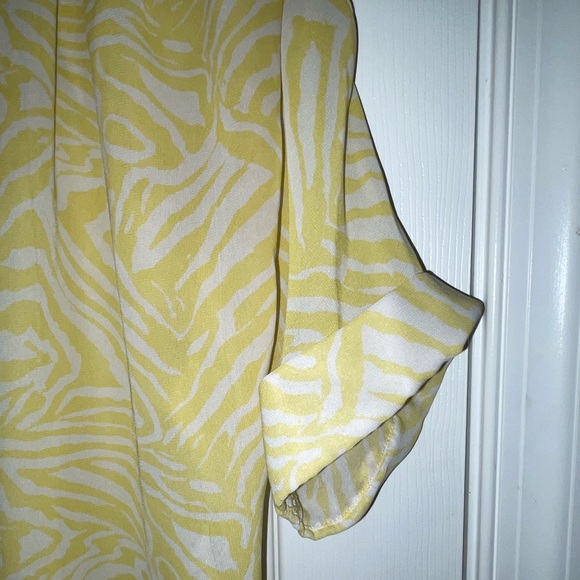 Guess | M | Yellow Animal Print | Sheer | Button Down Shirt - Picture 3 of 4